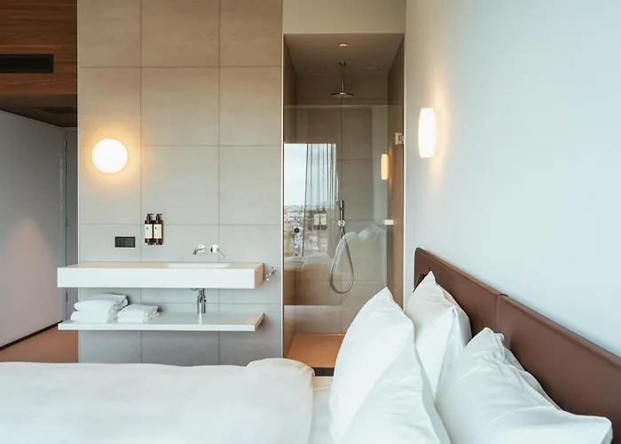 فندق V Oosterpark 4*