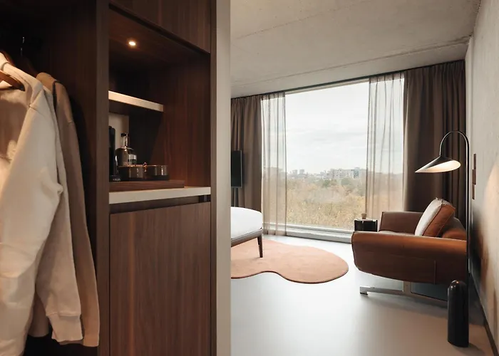 V Oosterpark فندق 4*