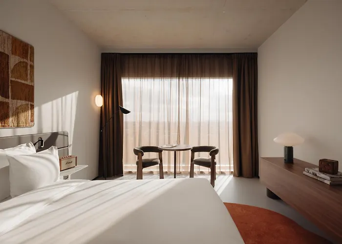 فندق V Oosterpark 4*